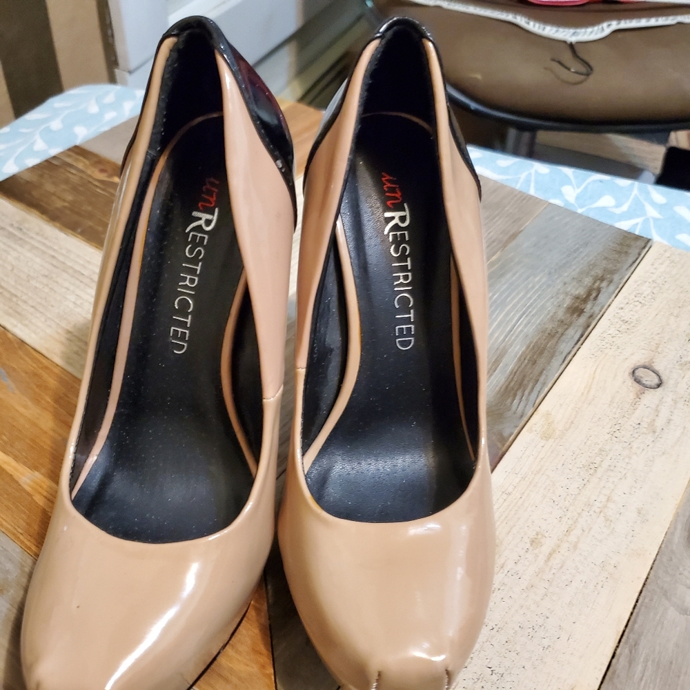 Heels - Picture 4 of 4